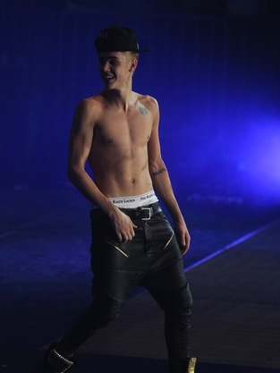 Justin Bieber Shirtless Photo