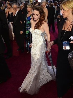 Kristen Stewart Limping