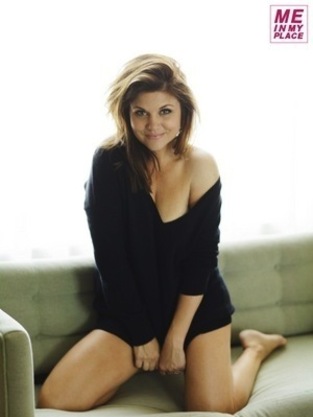 Sexy Tiffani Thiessen Photo